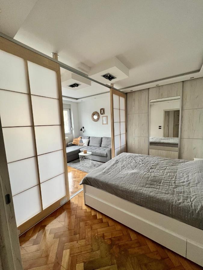 Comfortable Apartment In City Hub Belgrado Esterno foto